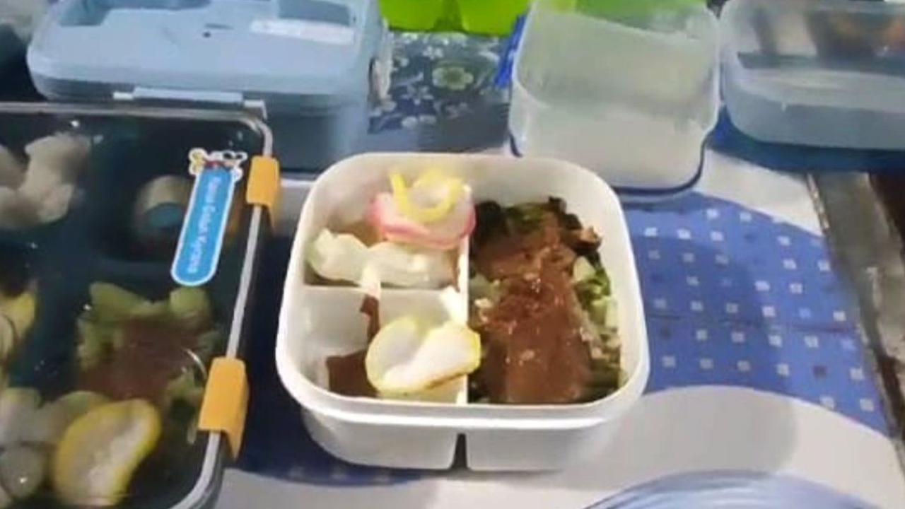 Penampakan gado-gado yang menjadi salah satiu menu dalam simulasi program makan siang gratis di SMP Negeri 2 Curug, Tangerang, pada Kamis (29/2) siang. Makan siang gratis merupakan program unggulan pasangan capres nomor urut 02 Prabowo Subianto-Gibran Ra