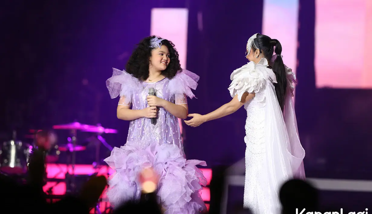 <p>Krisdayanti dan Amora Lemos (Budy Santoso/KapanLagi.com)</p>