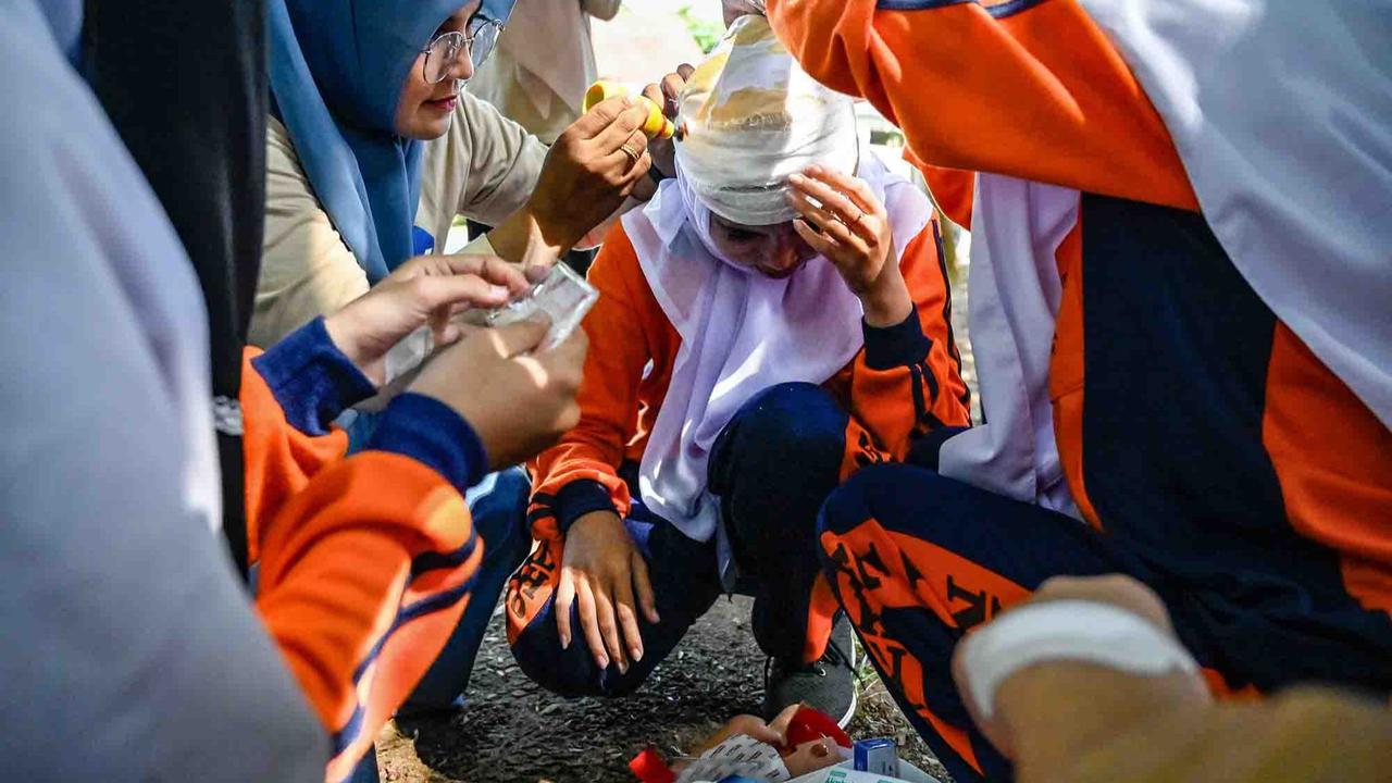 FOTO: Hari Kesadaran Tsunami: Siswa SMAN Antusias Ikuti Latihan Evakuas