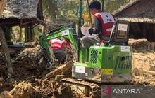 PMI Sumut Gerakkan Ekskavator Bersihkan Lingkungan Tapteng Jelang Ramadan
