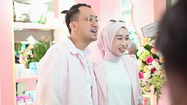 Reza Gladys dan Attaubah Mufid. (Foto: Dok. Instagram @rezagladys)