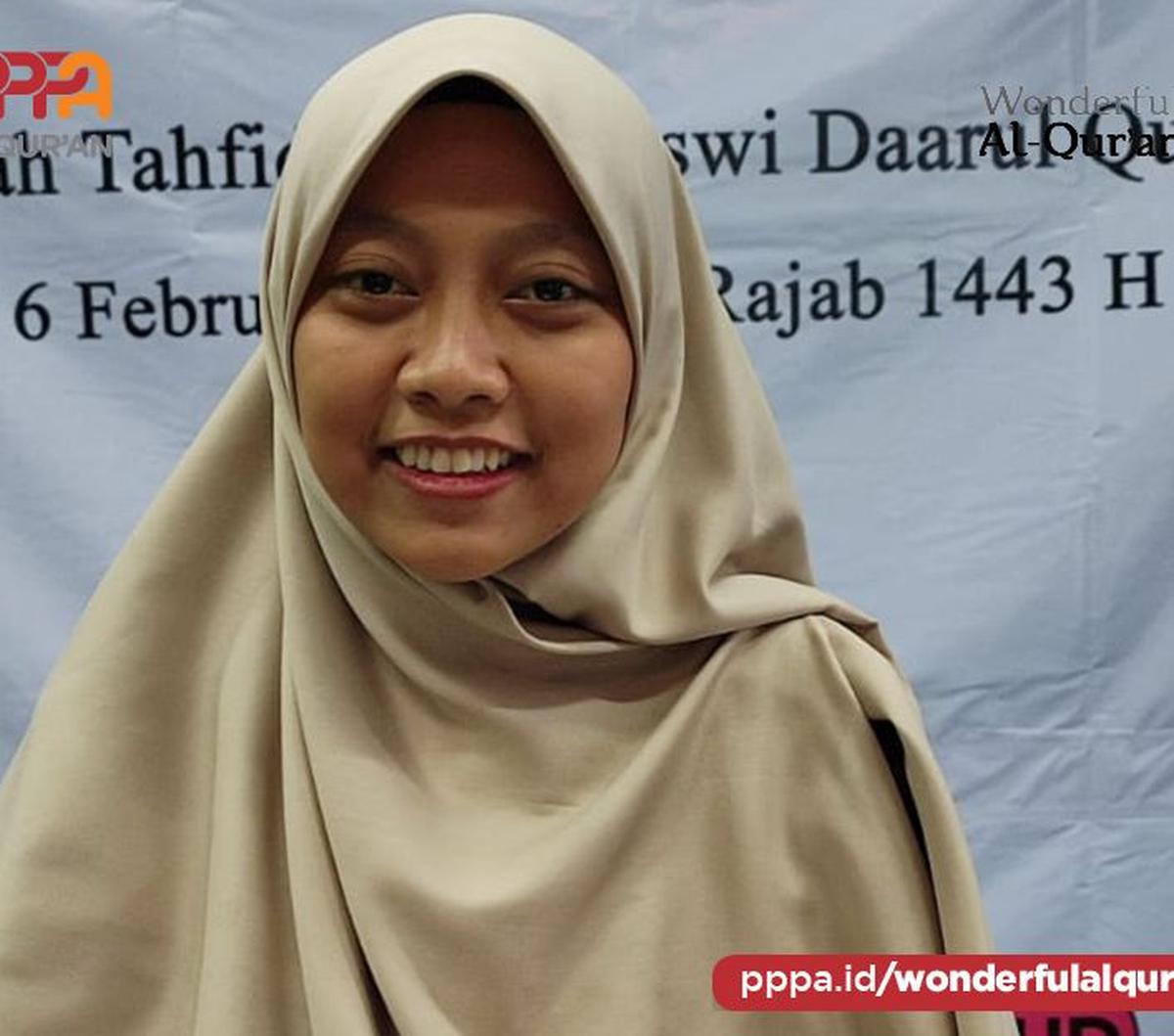 Ternyata, pilihannya untuk tinggal di Rumah Tahfidz merupakan pilihan yang tepat. Dalam waktu 1 tahun, dia berhasil menghafal 17 juz.<br>