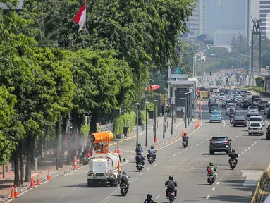 Suasana lalu lintas kawasan Jalan Thamrin, Jakarta, Selasa (22/9/2020). Kepala Dinas Perhubungan DKI Syafrin Liputo mengatakan selama sepekan PSBB Jakarta terjadi penurunan yang fluktuatif pada volume kendaraan masuk ke Ibu Kota mulai dari 5 persen hingga 19 persen.  (Liputan6.com/Faizal Fanani)