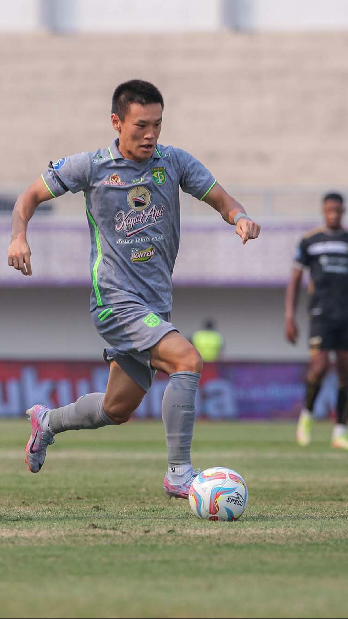 Persebaya unggul terlebih dulu lewat gol Ripal Wahyudi di menit 17.