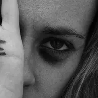 Ilustrasi kekerasan terhadap perempuan. (Via: eu.greekreporter com)