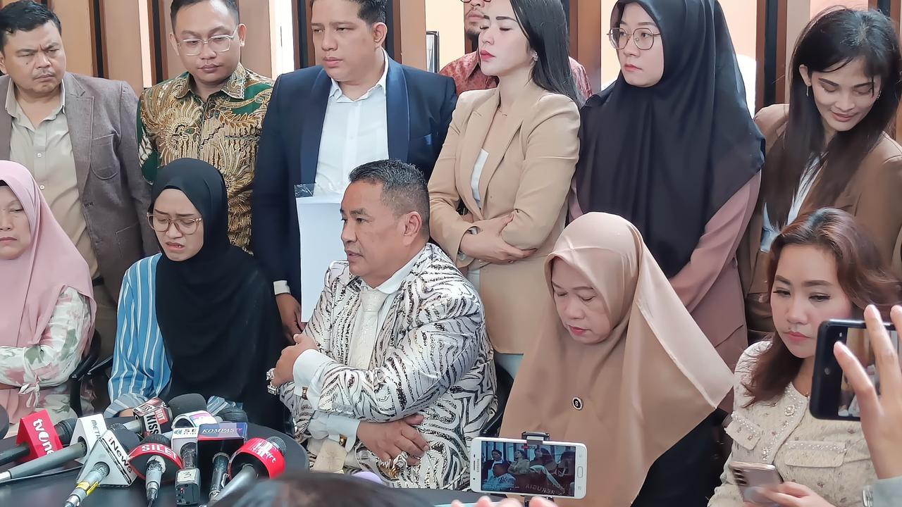 VIDEO: Tangis Histeris Anak Eks Kapolsek Gugur Ditembak Polisi: Fitnah Bapak Terima Setoran Judi!