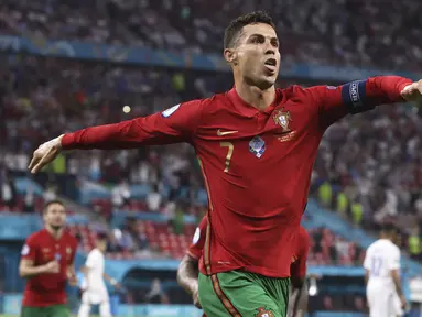Laga pamungkas di Grup F Euro 2020 (Euro 2021) antara Portugal melawan Prancis (23/6/2021) tuntas dengan hasil imbang 2-2. Kedua tim melenggang bersama Jerman menuju babak 16 Besar. Tercatat ada 5 fakta menarik di balik hasil imbang tersebut. Apa saja? (Foto: AP/Pool/Bernadett Szabo)