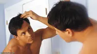 Cek Fakta dan Mitos Tentang Rambut Rontok