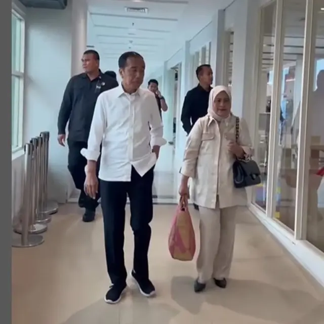Usai Dikunjungi Keluarga Konglomerat di Solo, Jokowi Ajak Cucu ke Mal di Jakarta.  foto: @jokowi