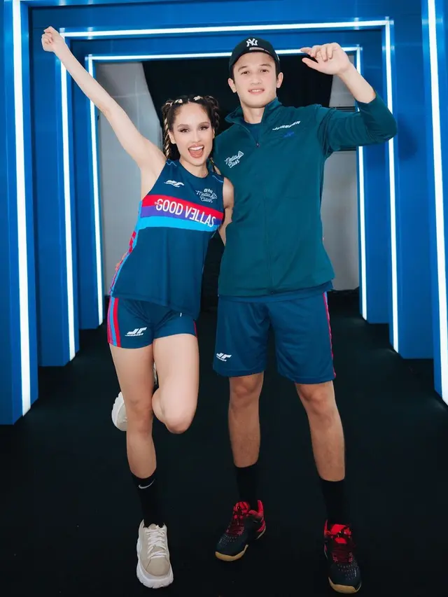 Gaya Serasi Romantis Cinta Laura dan Arya Vasco ala Barbie dan Ken dalam Mode Sporty