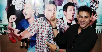 Bersama dengan para teman dan pemain sepakbola profesional, Vicky Nitinegoro mengumpulkan anak-anak yang memiliki bakat terpendam. Ia bersama teman-teman mengumpulkan dari berbagai daerah. (Deki Prayoga/Bintang.com)