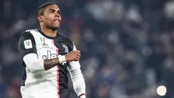 Pemain Juventus, Douglas Costa, melakukan selebrasi setelah mencetak gol ke gawang Udinese pada laga Coppa Italia di Stadion Juventus (15/1/2020). Douglas Costa termasuk pemain yang memberikan Bayern Munchen banyak keuntungan saat hengkang ke Juventus. Munchen meraup dana segar 45,5 juta euro saat melepaskannya ke Italia. (AFP/Isabella Bonotto)