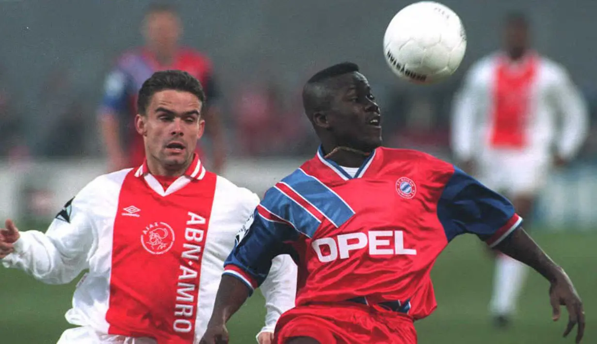 Samuel Kuffour merupakan salah satu bek terbaik sekaligus pencetak gol termuda (18 tahun 60 hari) di Bayern Munchen. Rekor tersebut tercipta saat laga debutnya di Liga Champions pada 1994 silam. Saat ini, Kuffor telah pensiun dan aktif di manajeman salah satu klub Senegal dan Timnas Ghana. (AFP/ANP)