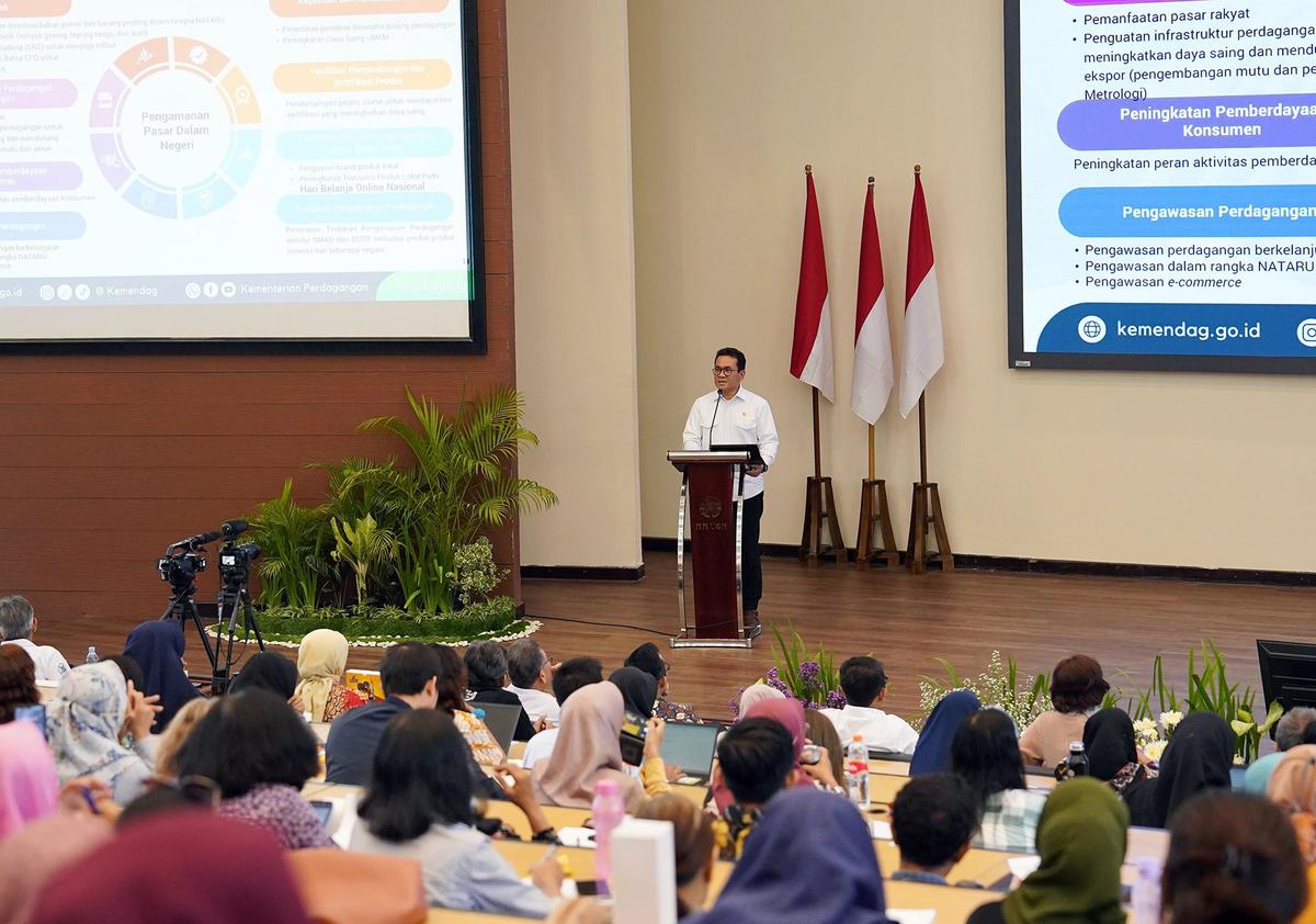 Mendag Berikan Kuliah Umum di Universitas Gadjah Mada, Yogyakarta