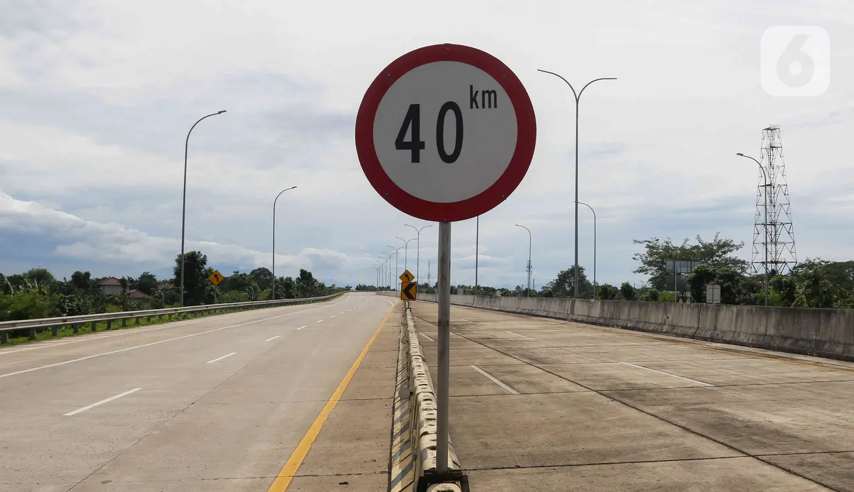 Suasana akses jalan menuju Gerbang Tol (GT) Jatikarya 1& 2, di Jalan tol Cimanggis-Cibitung, Bekasi, Jawa Barat, Rabu (8/2/2023). Dalam aksinya mereka menuntut Pengadilan Negeri Kota Bekasi segera menyelesaikan pembayaran atas penggunaan tanah untuk tol seluas 4,2 hektar. (Liputan6.com/Herman Zakharia)