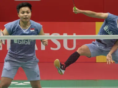 Greysia Polii/Apriyani Rahayu melaju ke semifanal usai kalahkan  Chae Yoo-jung/Hye Rin-kim pada ajang Daihatsu Indonesia Master 2018 Kamis (26/1/2018). Greysia/Apriyani menang 21-16,21-15 (Bola.com/Nick Hanoatubun)