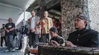 Salah satu aktivitas yang bisa dilakukan oleh wisatawan saat berkunjung ke kawasan Borobudur. (dok. Biro Komunikasi Publik Kemenparekraf)