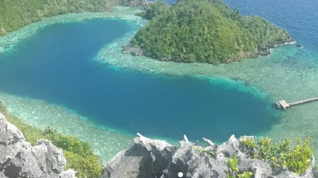 Telaga Cinta Raja Ampat