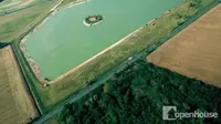 Rumah Unik di Tengah Danau Ini Siap Dijual!