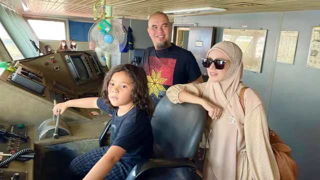 [Fimela] Penuh Kehangatan, Ini 6 Potret Kedekatan Ahmad Dhani dan Muhammad Ali