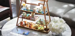 Mengusung konsep multi-sensory indulgence, kolaborasi eksklusif ini menerjemahkan karakter parfum Soleil Neige menjadi rangkaian sajian afternoon tea yang memanjakan rasa, aroma, hingga visual dalam satu pengalaman yang immersive di The Lounge, InterContinental Jakarta. [@intercontinentaljakarta].
