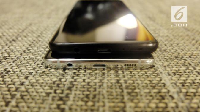 Perbandingan Galaxy S9 Plus dengan Galaxy S10 Plus. (Liputan6.com/ Andina Librianty)