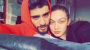 Bahan dalam sebuah postingan, akun tersebut mengatakan bahwa Zayn tak mengikuti Gigi di Instagram karena hubungan mereka palsu dan hanya untuk promosi. (instagram/gigihadid)