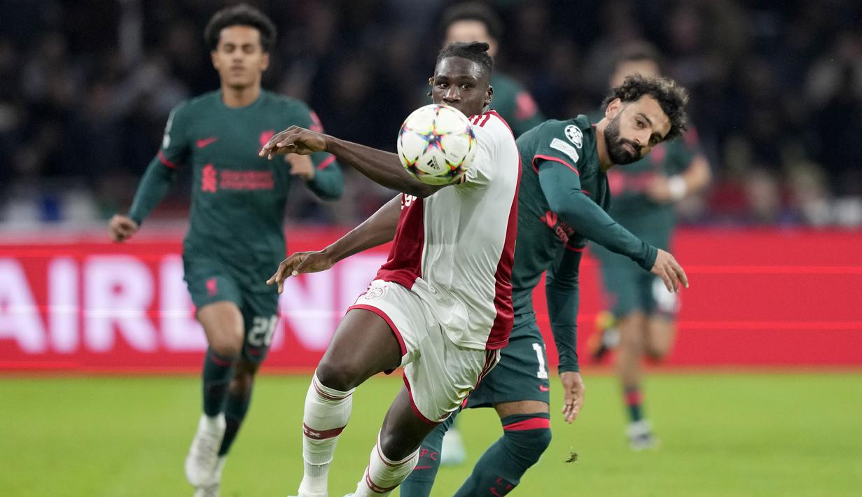Kemenangan ini memastikan Liverpool berada di peringkat kedua dengan koleksi 12 poin. Ajax tetap berada di peringkat ke-3 dengan baru mengoleksi tiga poin. (AP/Peter Dejong)