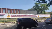 Bukan Lapangan Padel, 10 Pohon di Bandung Ditebang untuk Videotron