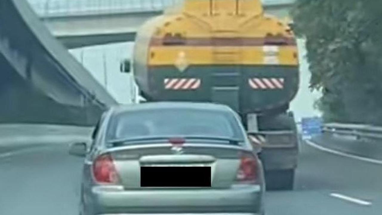 Cara Berkendara Mobil ini di Tol Sungguh Mengerikan & Berbahaya, Pas Pintu Dibuka Langsung Sedih Lihat Sopir & Penumpangnya