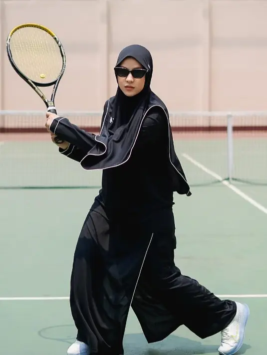 Natasha Rizki main tenis [Instagram/natasharizkynew]