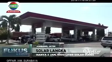 Kelangkaan solar terjadi di beberapa SPBU di Jombang, Jawa Timur. Akibatnya, sejumlah kendaraan yang akan mengisi solar, antri hingga sepanjang 1 kilometer. Kelangkaan yang terjadi sejak dua hari lalu, berdampak pada penjualan solar di beberapa SPBU.