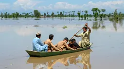 Setidaknya 41 orang dinyatakan meninggal dunia dalam insiden yang terkait badai dan cuaca buruk di seluruh Pakistan sejak Jumat (12/4/2024) pekan lalu. (Abdul MAJEED/AFP)