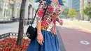 <p>Krisdayanti dikenal sebagai salah satu artis Indonesia yang penampilannya fashionable. Ketika di Amerika Serikat, penampilan Krisdayanti kerap mencuri perhatian publik. (Foto: Instagram.com/krisdayantilemos)</p>