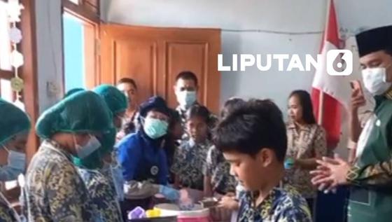 Serunya MBG Prasmanan, Siswa Antusias Pilih Makanan Sendiri