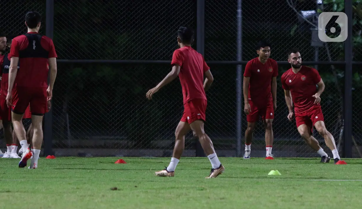 PSSI memastikan arena berkapasitas 30 ribu penonton itu aman digelar melaksanakan kedua laga.  (Liputan6.com/Herman Zakharia)