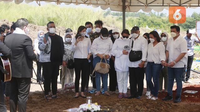 [Fimela] Pemakaman Ibunda Amanda Manopo