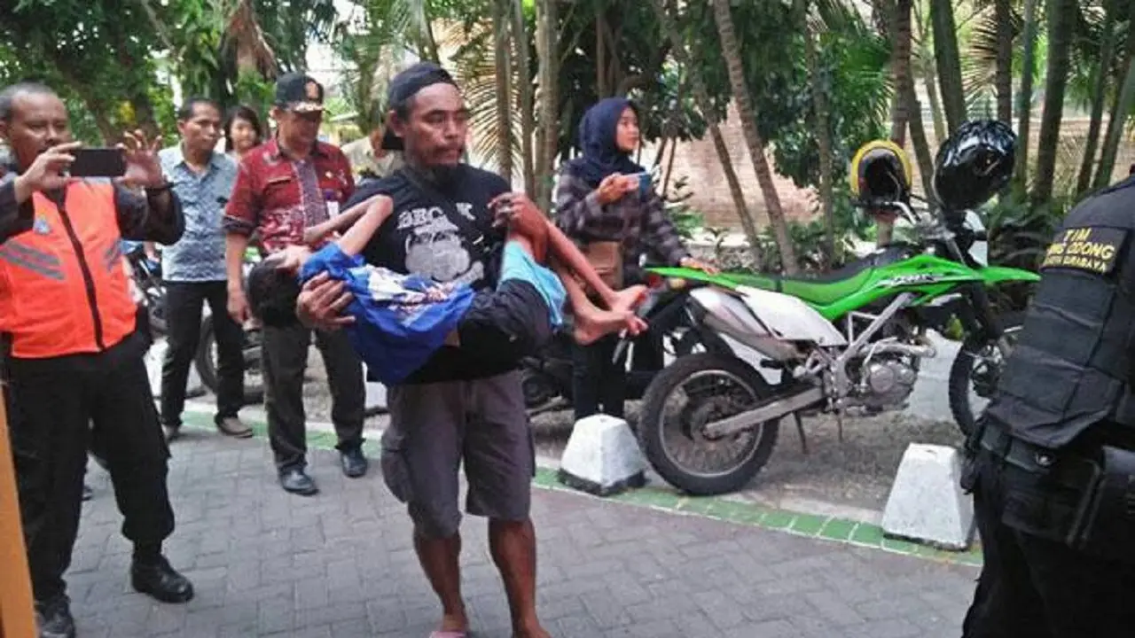 Ayah dorong gerobak