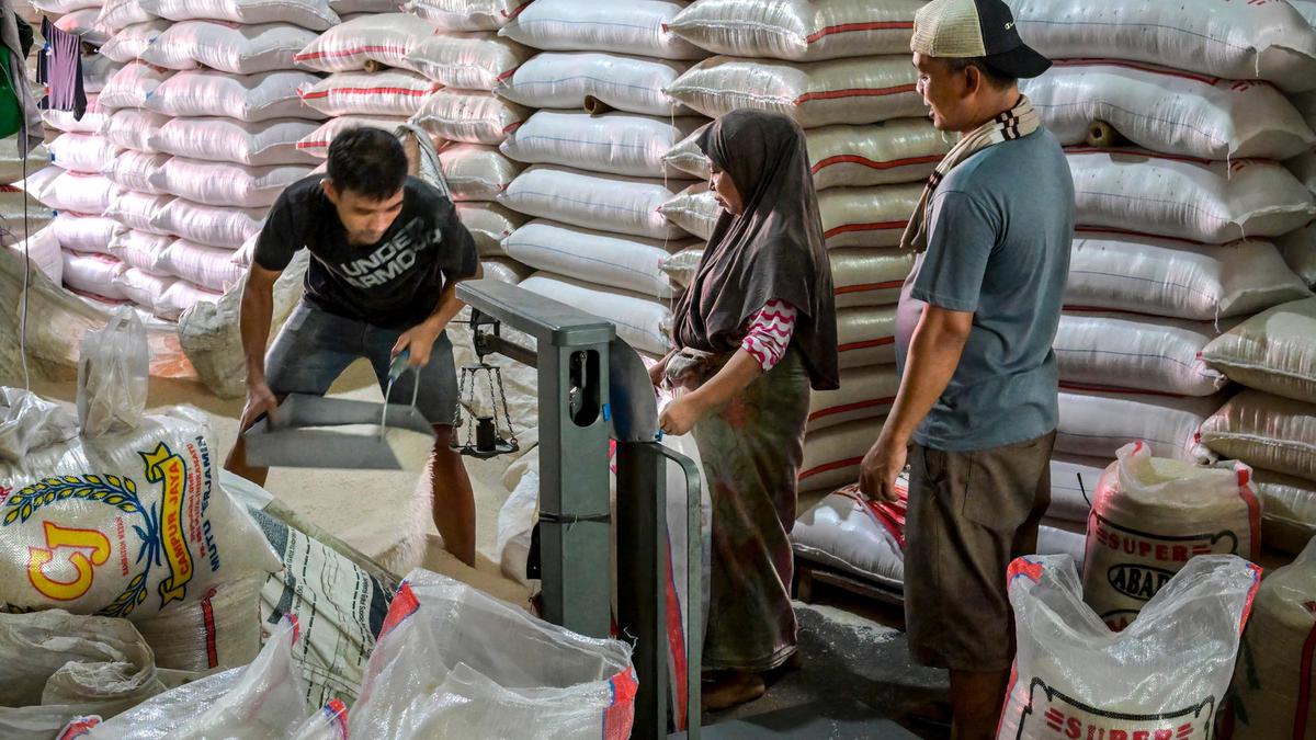 Turun Sedikit, Harga Beras Belum Stabil