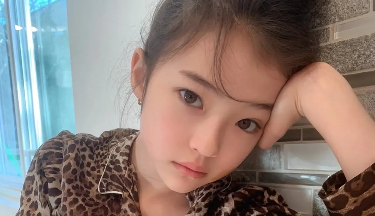 Pesona natural Ella Gross, bahkan banyak orang bilang ia adalah Kembaran Jennie BLACKPINK. (sumber: Liputan6.com/IG/@ellagross)