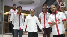 Menpora, Zainudin Amali (tengah) bersiap memberi keterangan terkait kesiapan Indonesia sebagai tuan rumah Piala Dunia U-20 2021, Jakarta, Kamis (24/10/2019). Indonesia resmi ditunjuk FIFA sebagai penyelenggara Piala Dunia U-20 pada 2021. (Liputan6.com/Helmi Fithriansyah)