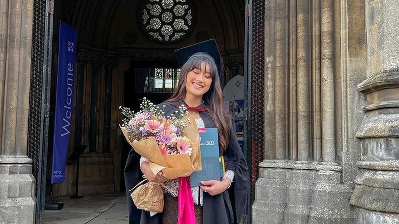 Amanda Caesa Wisuda di Inggris