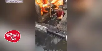 Video ini menjadi Viral kemarin, ketika salah seorang anggota pasukan orange membersihkan gorong-gorong yang tersumbat sampah.