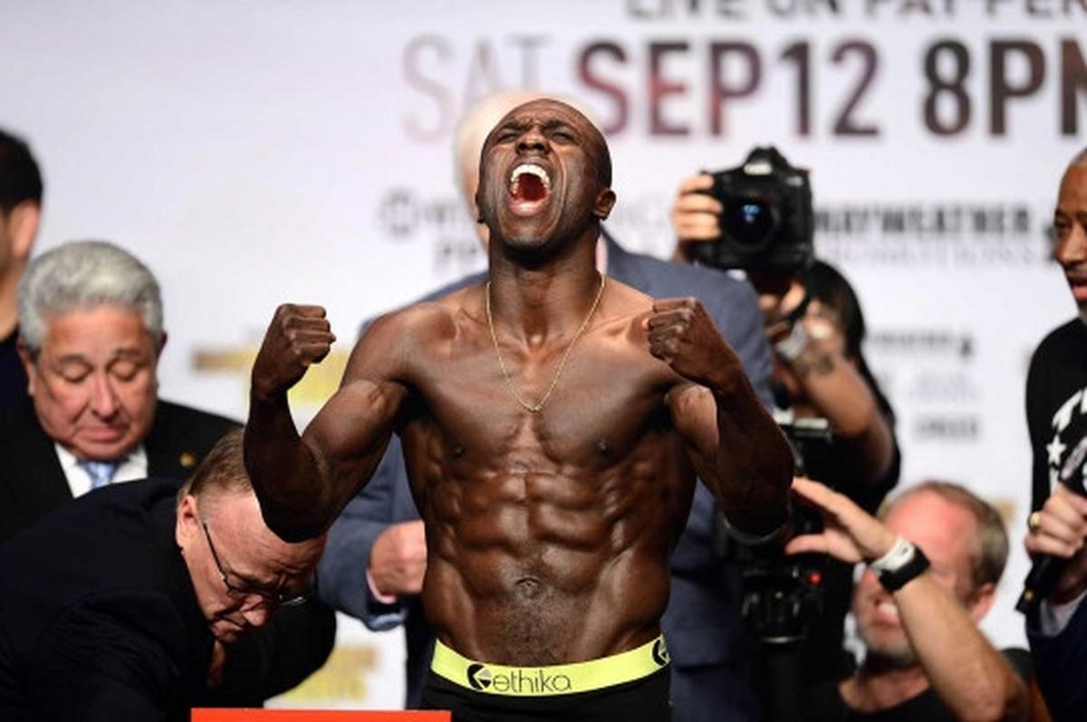 Jelang pertarungan, Mayweather dan Berto saling tatap