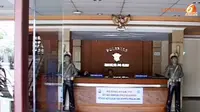 Direncanakan Diperiksa Usai Jumatan, Kekasih Dul Belum Muncul