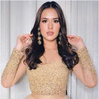 Semua yang ada di diri Raisa adalah emas. Bersuara emas, bertangan emas, dan berpenampilan emas.(Sumber foto: alvasus/instagram)