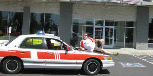 Pemilik mobil sedang santai