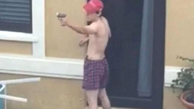 Pelaku penembakan di AS, Nikolas Cruz berlatih menembak mengenakan topi kampanye Donald Trump