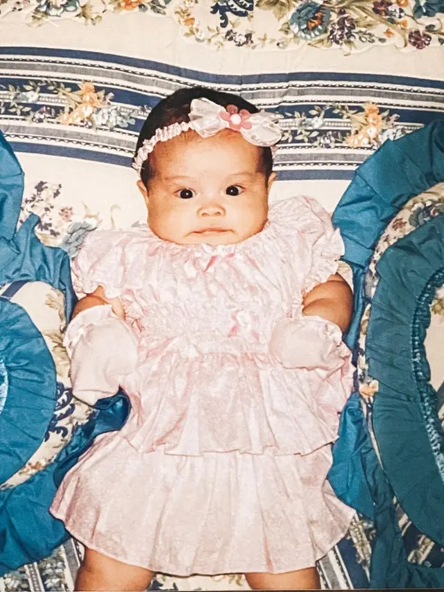 Ulang Tahun ke-24, Ini 6 Potret Masa Kecil Awkarin yang Bikin Pangling
