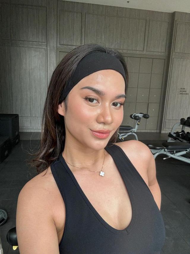 6 Simple Makeup Look Andalan Azizah Salsha Sebelum Diputus Kontrak Kerja dengan Brand Lokal